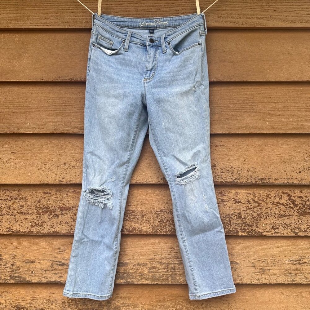 Universal Thread Light Wash Distressed Straight Leg Jeans Womens Size 6/28